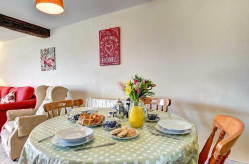 Jay Apartment At Cwmchwefru Cottages