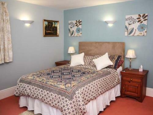 11 Glyn Garth Mews