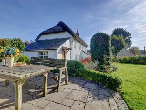 Comfortable Cottage In Kingsheanton With Private Garden