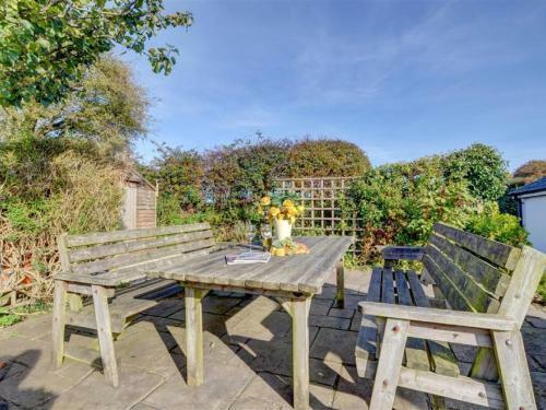 Comfortable Cottage In Kingsheanton With Private Garden