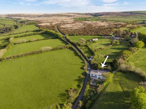 Spacious Holiday Home In Ilkerton With Garden
