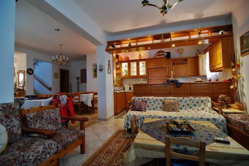 Hostal To Oneiro