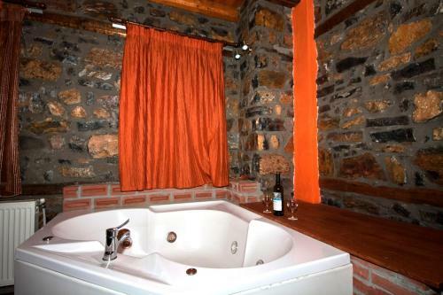 Hostal Traditional Guesthouse Siantsis