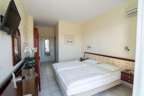 Dionisos Hotel