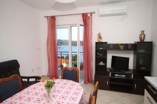 Apartments By The Sea Necujam, Solta - 8647