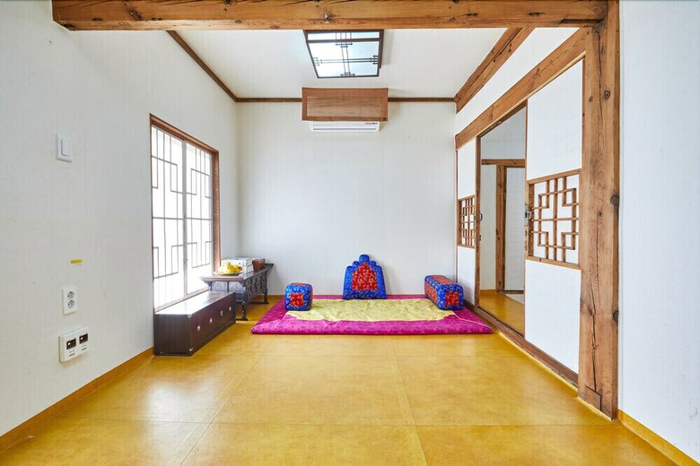 Hotel Choongsindang Hanok Traditional House
