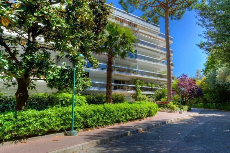 Les Lauriers Private Apartment