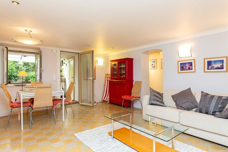 Vaneau 3p En Rez De Jardin D'un Maison Bourgeoise