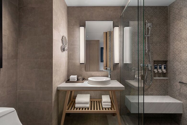 Hotel Four Points By Sheraton Phuket Patong Beach Resort