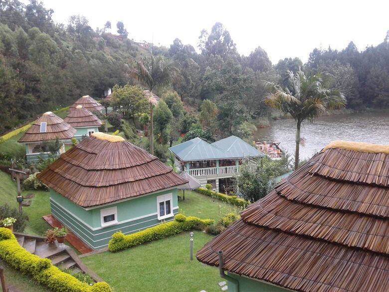 Hotel Bunyonyi Safaris Resort