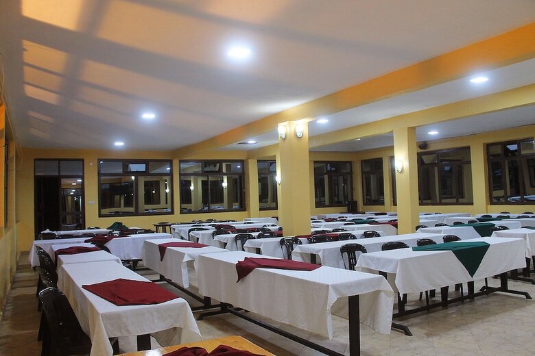 Hotel Bunyonyi Safaris Resort