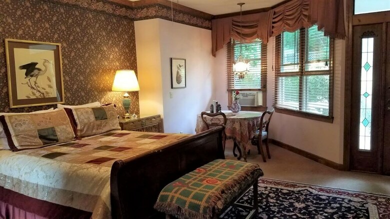 Innisfree Bed & Breakfast By-the-lake
