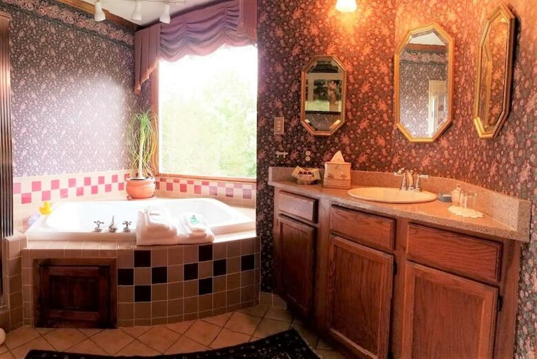 Innisfree Bed & Breakfast By-the-lake