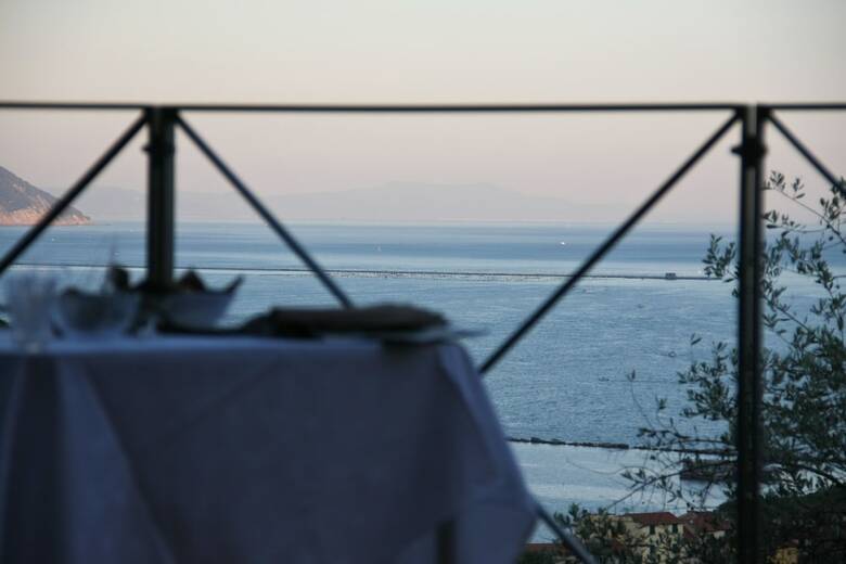 Miramare Apartments & Suites