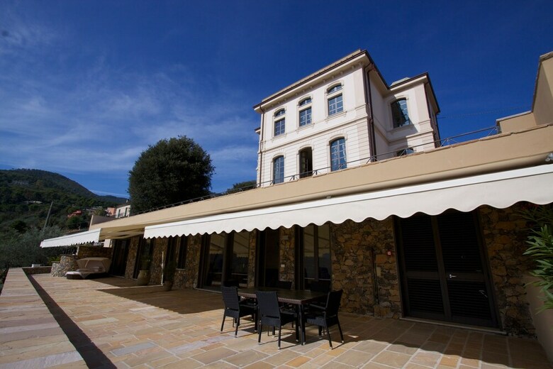 Miramare Apartments & Suites