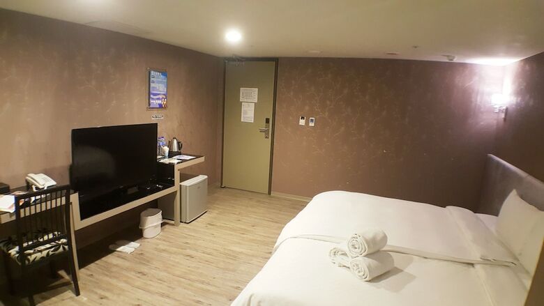 Walker Hotel Sanchong Zhengyi Branch