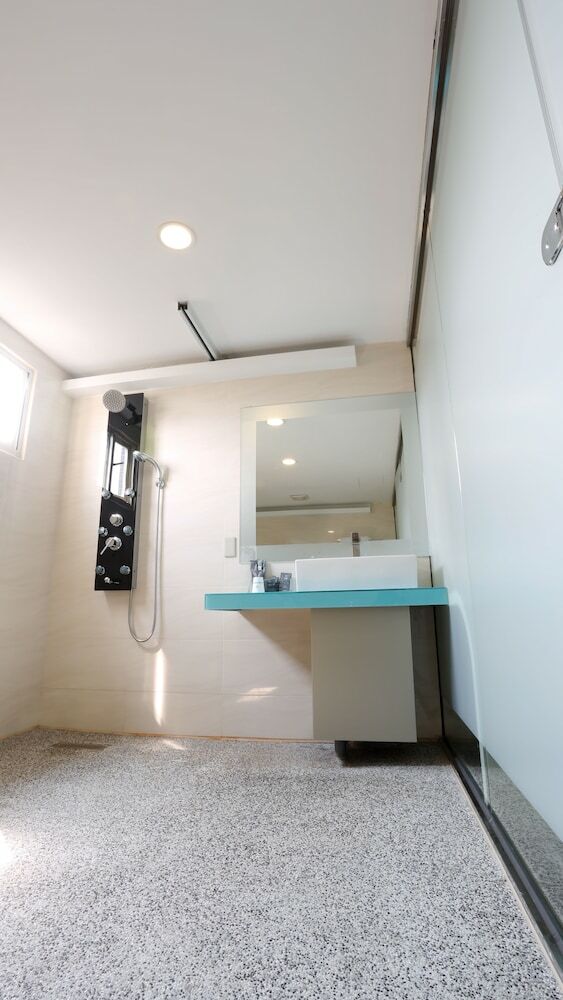 Walker Hotel Sanchong Zhengyi Branch