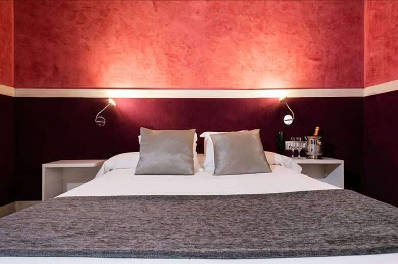 Hotel H