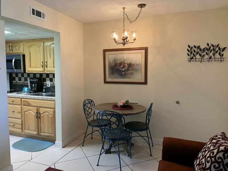 Hotel Oak Square Condominiums