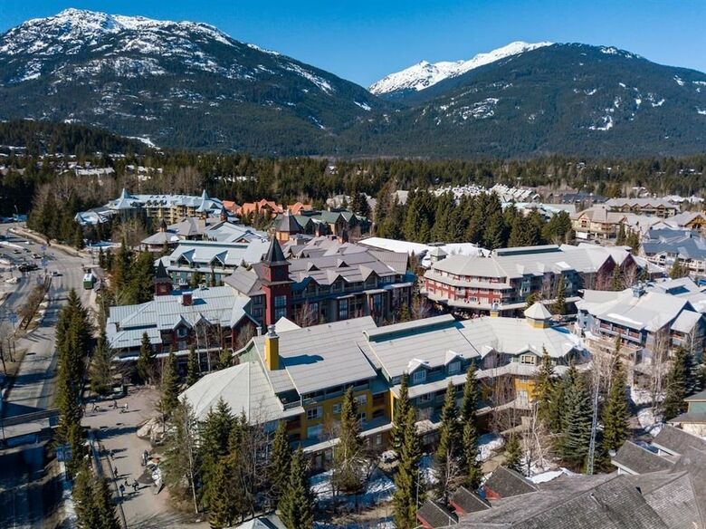 Whistler Blackcomb Vr At Town Plaza