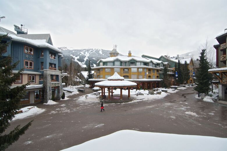 Whistler Blackcomb Vr At Town Plaza