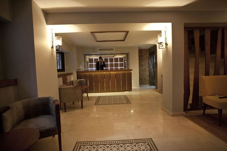 Pera Line Hotel
