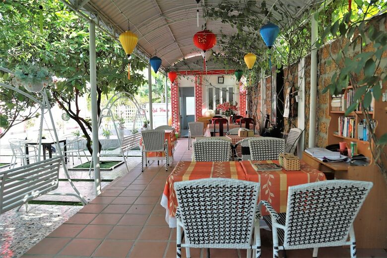 Hotel Red House Homestay