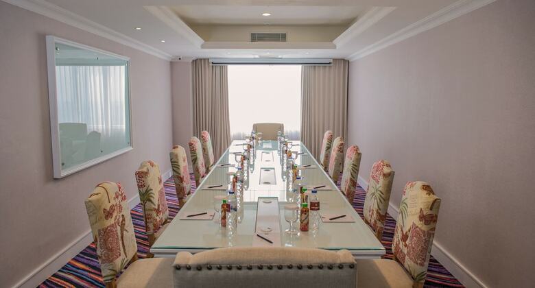 Hotel Golden Tulip Legacy Surabaya