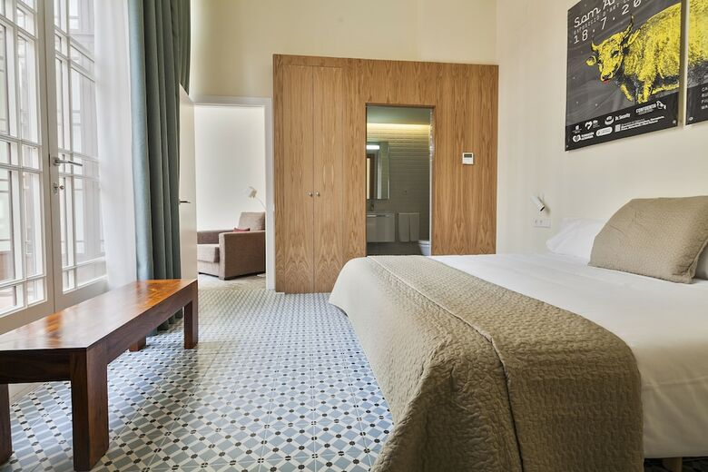 Apartamentos Uma Suites Pau Claris Barcelona