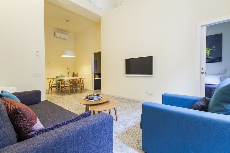 Apartamentos Uma Suites Pau Claris Barcelona
