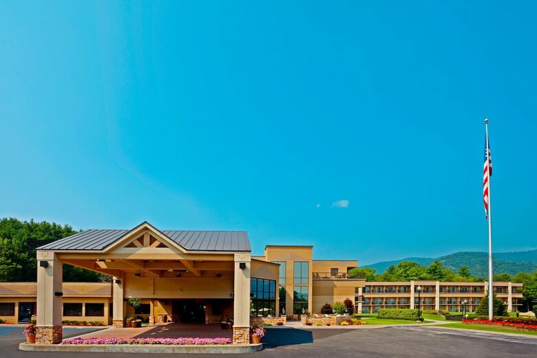 Hotel Holiday Inn Lake George Turf