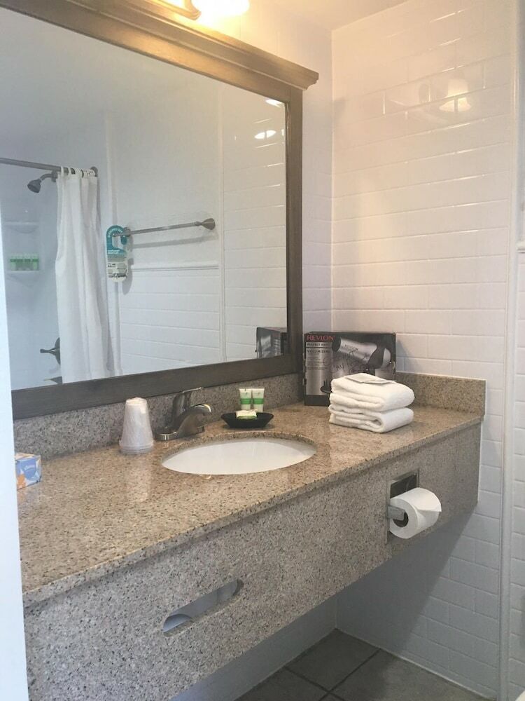 Hotel Coconut Cay Resort & Marina