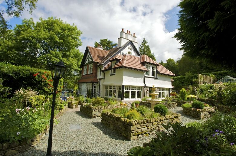Hotel Storrs Gate House
