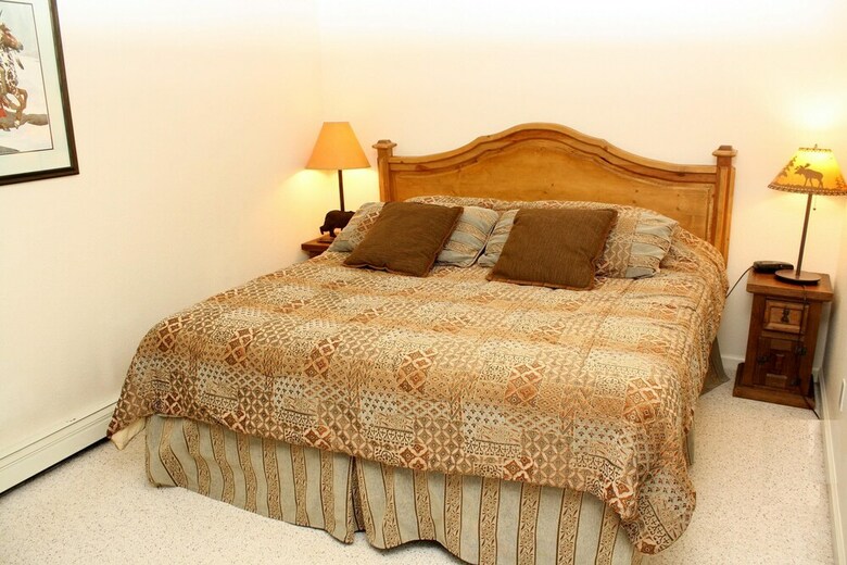 Pinecreek #i - 4 Br By Peak Property Management