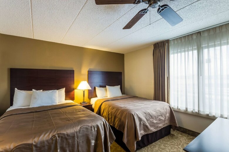 Hotel Quality Suites Milwaukee Airport