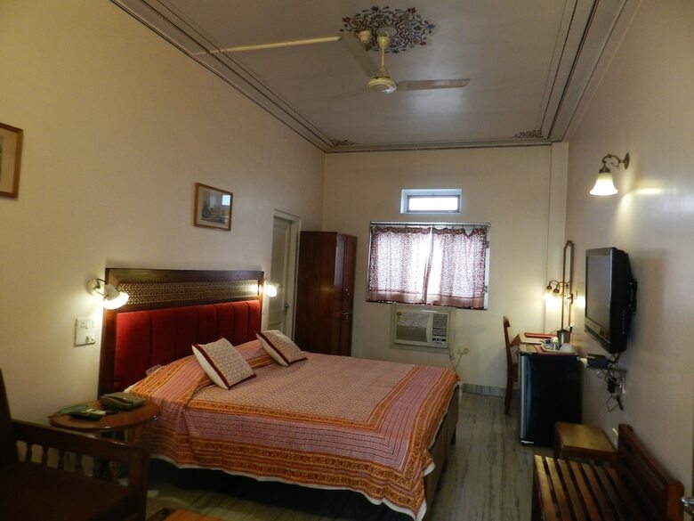 Hotel Tara Niwas