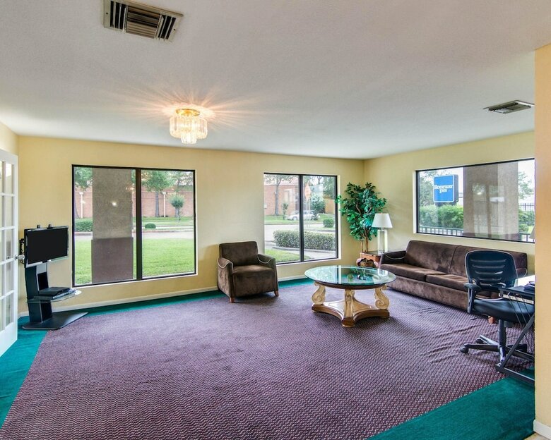 Motel Rodeway Inn & Suites Highway 290 Northwest