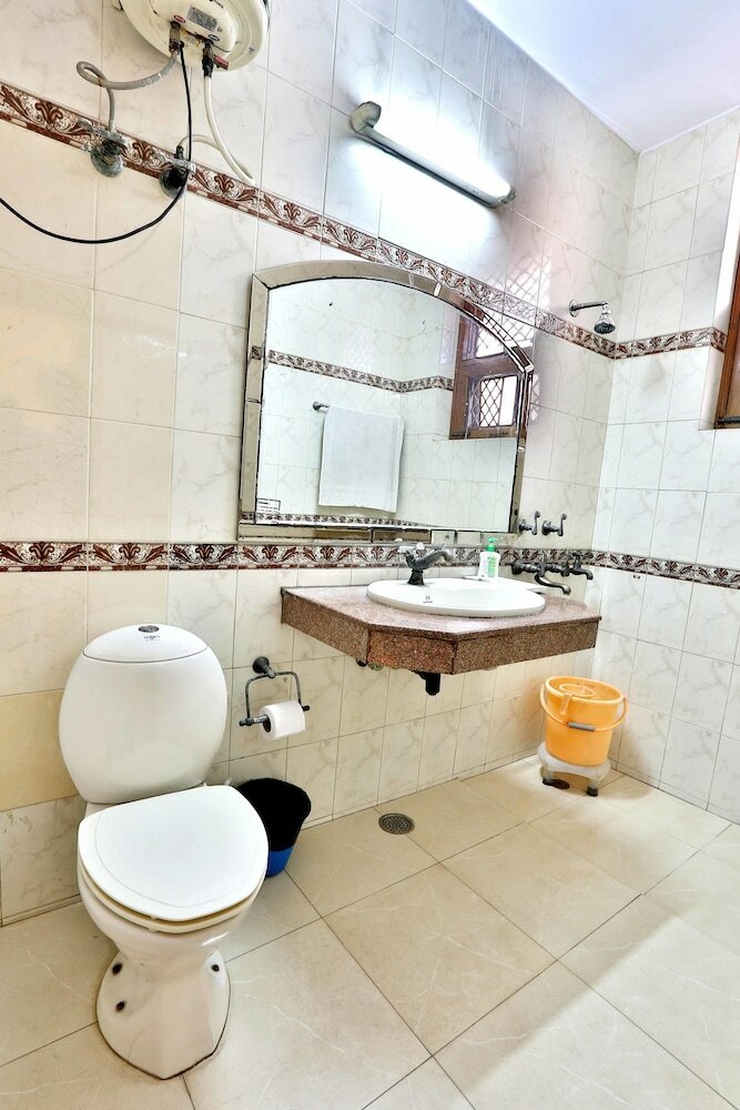 Oyo 402 Hotel Noida Residency