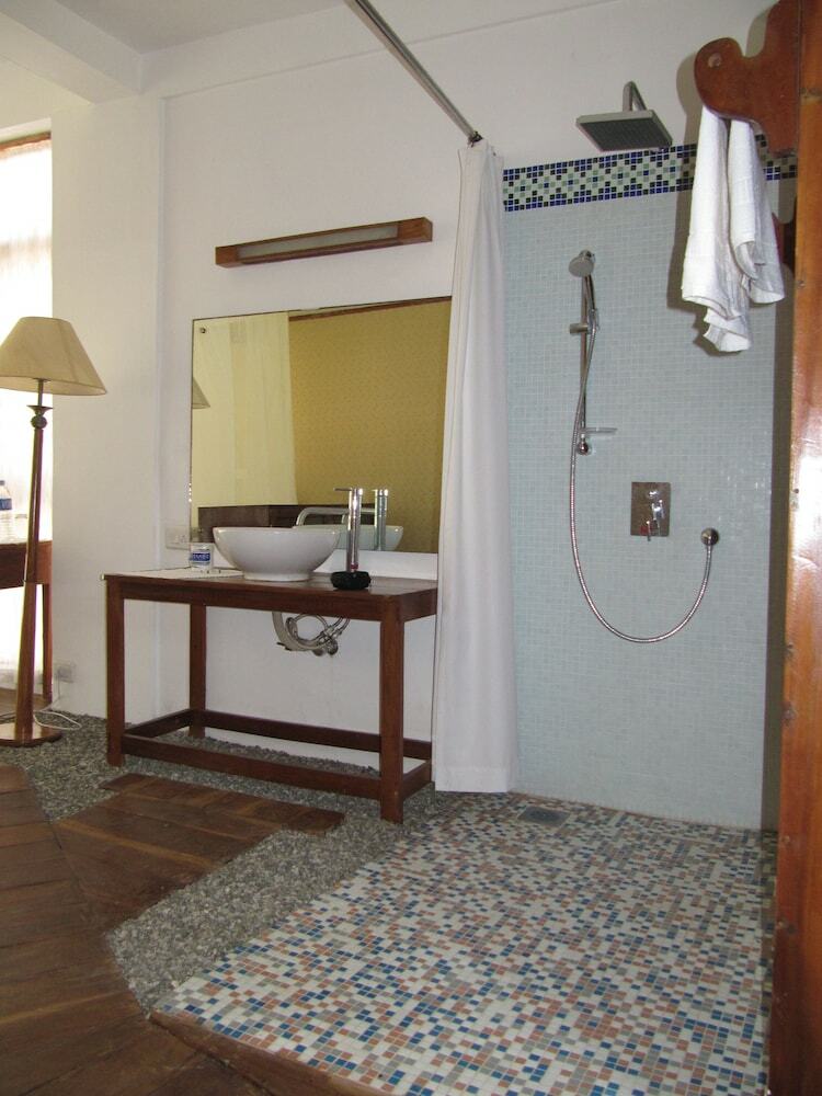 Hotel The Eco, The Poolside Beach Retreat