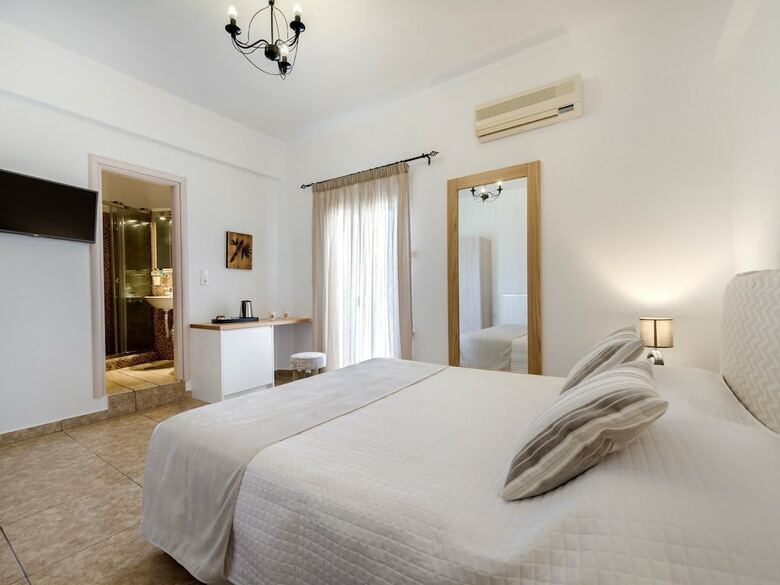 Hotel Damigos Caldera World