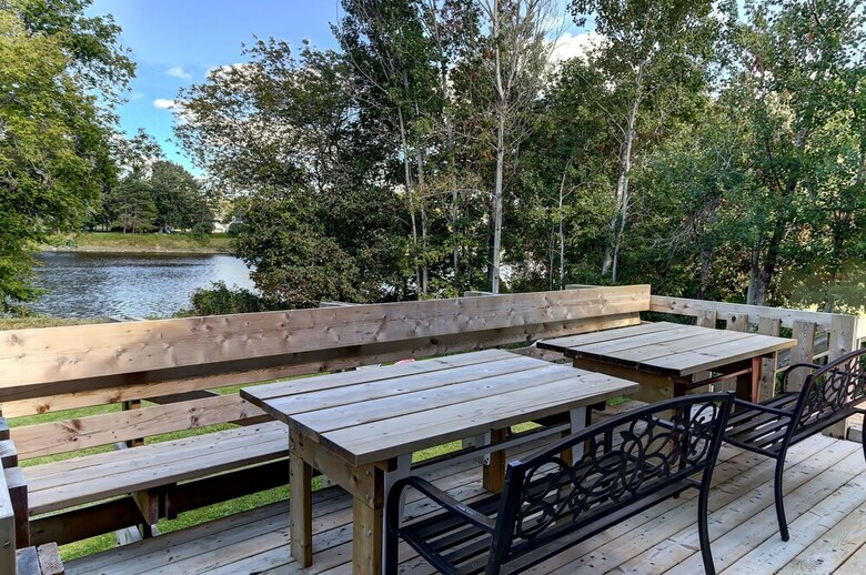 Scott Chalet Spa Sur Rivi�re