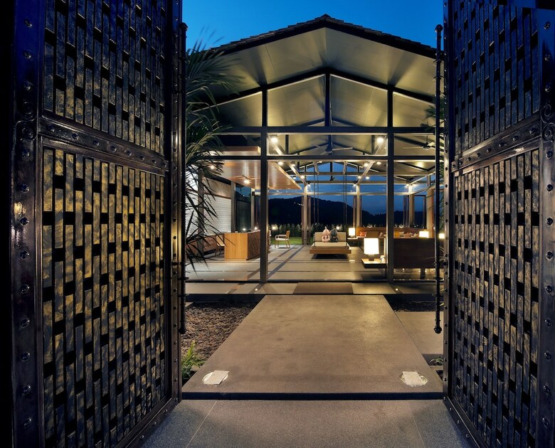 Hotel The Sea Galleri By Katathani