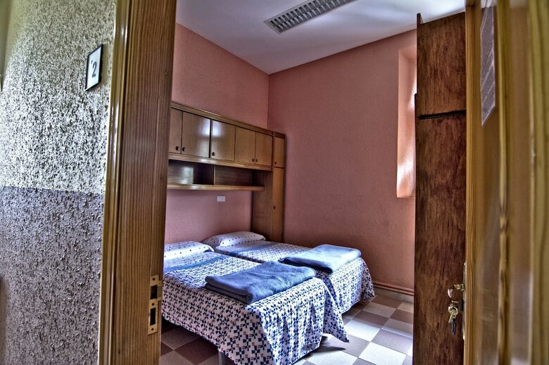 Hostal Albergue Juvenil De Bustiello