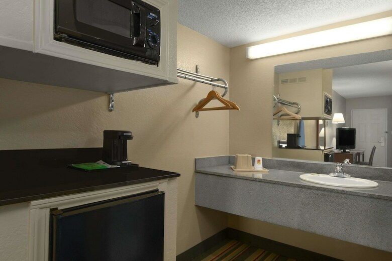 Motel Super 8 By Wyndham Meridian