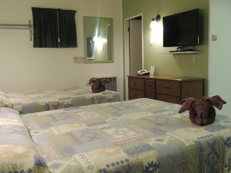 100 Mile Motel & Rv Park