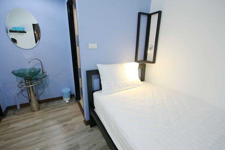 Hostal The Pillow Hostel