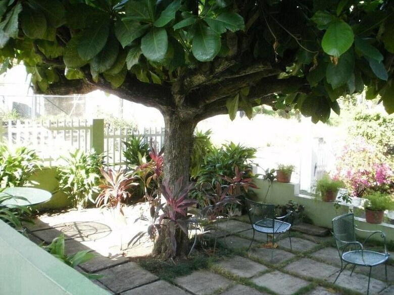 Pineapple Court Hotel