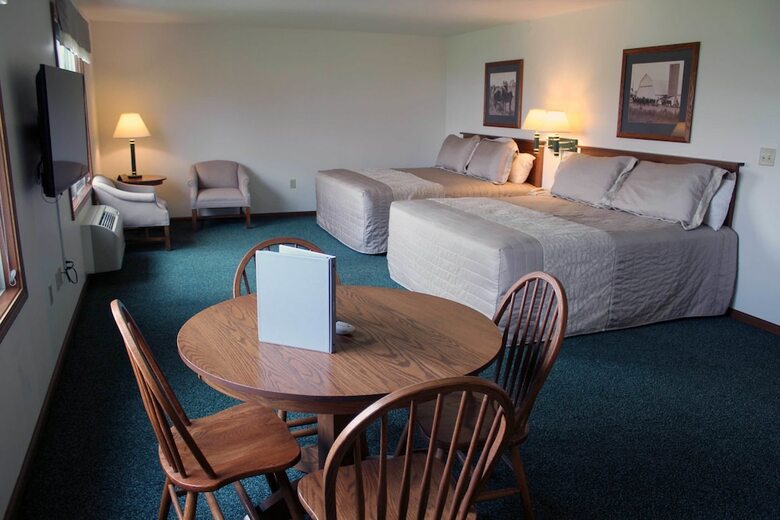 Hotel Farmstead Inn & Conference Center