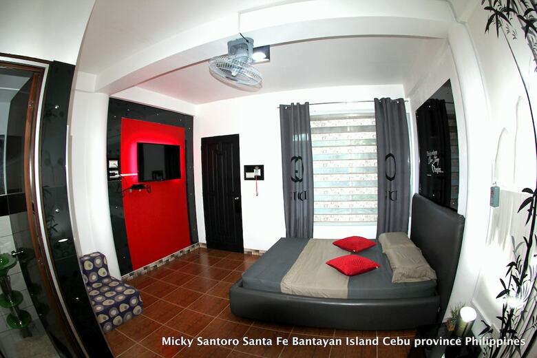 Micky Santoro Hotel & Restaurant