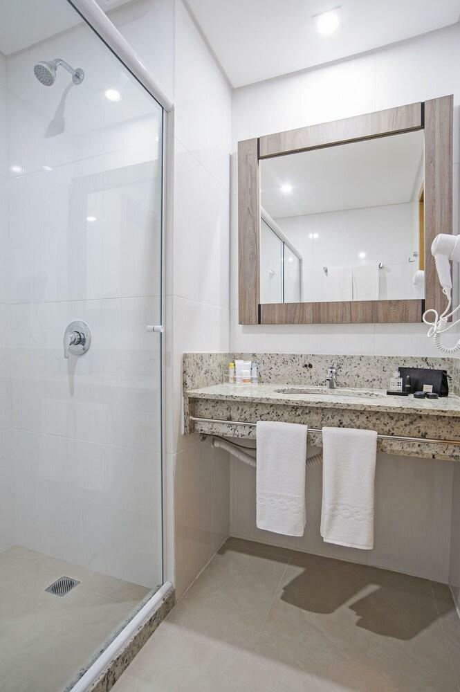 Hotel Slaviero Slim Curitiba Av. Das Torres